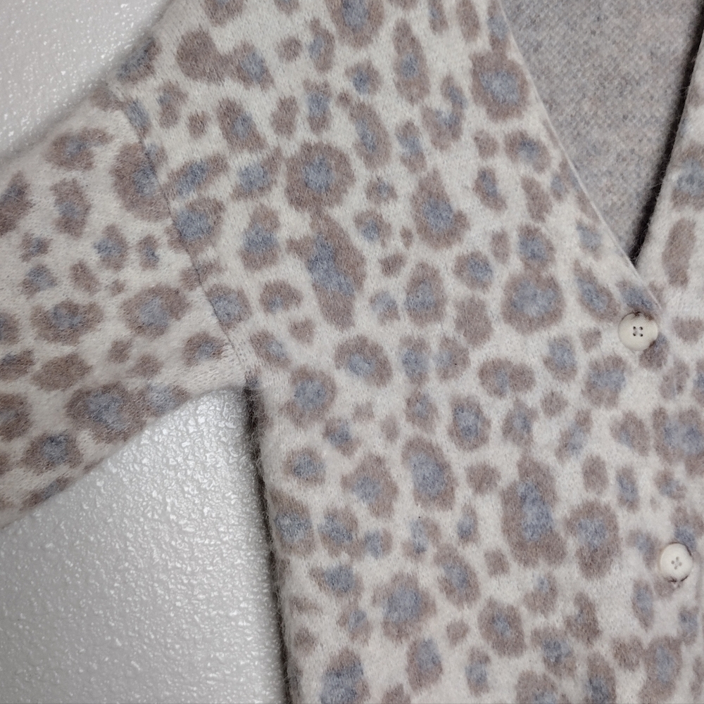 UGG RTW Alpaca Wool Blend Leopard Print Gray Cream Cardigan Sz M - Picture 7 of 13